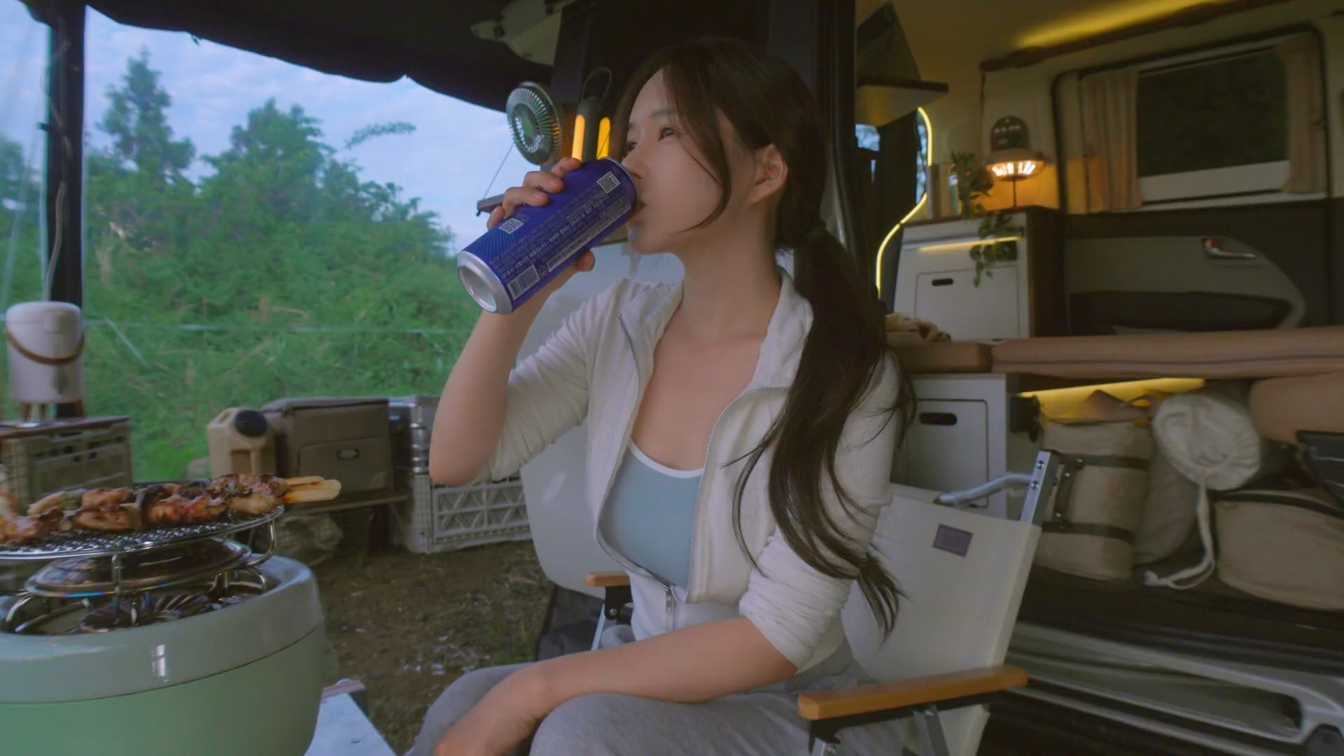 王毅会见哈萨克斯坦副总理兼外长努尔特列乌